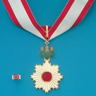 Read more about the article Award of the Order of the Rising Sun, Gold Rays with Neck Ribbon of the Japanese Imperial House, to Professor Dr. med. Wolfgang Sauerwein